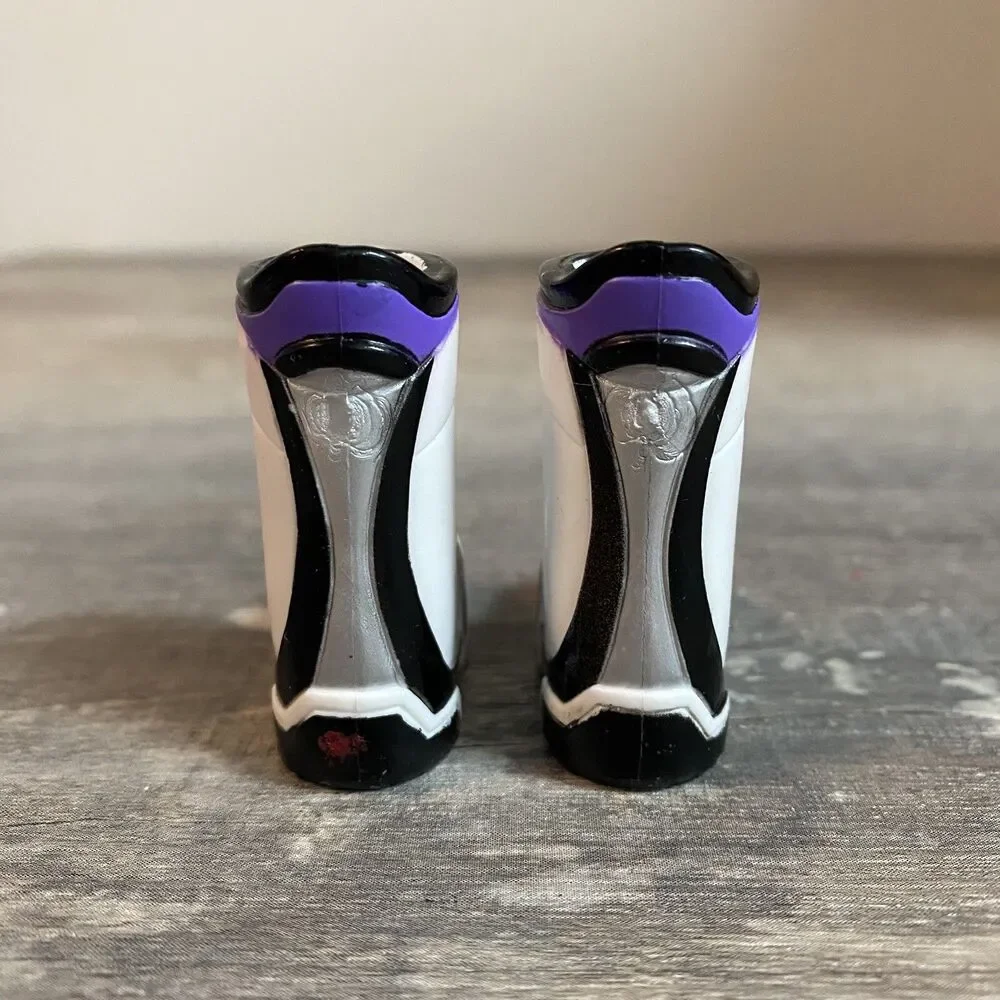VTG Bratz Dolls Shoes Snow Boarding Boots Purple White Black Lilie